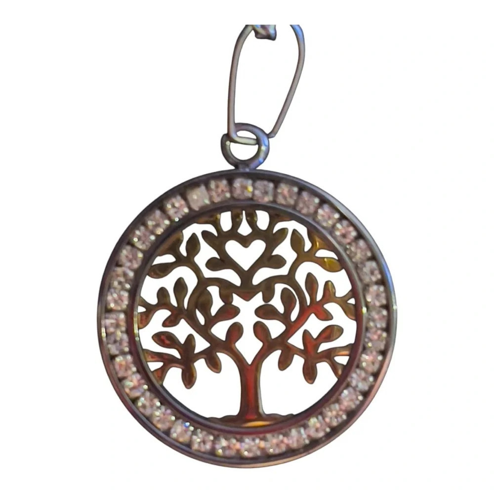Tree of life pendant on 18inch chain. Rhinestone border